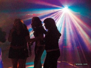 L Y J producciones prestadores de Servicio tecnico en Chile en Santiago |  AMPLIFICACI�N ,ILUMINACI�N ,DJS A&Ntilde;O NUEVO /F-5161429, ARRIENDO PROYECTORES DATA SHOW, SERVICIO DE KARAOKES ,DJS 