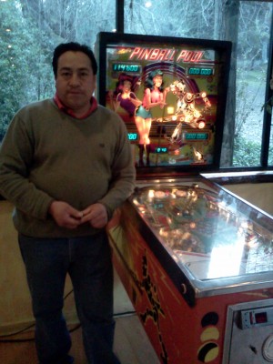 LEonardo  Recabarren  AStudillo prestadores de Servicio tecnico en Chile en Santiago |  arriendo flipper , flippers  arriendo  fono 5161429, AMPLIFICACI�N,ILUMINACI�N , DJ ,KARAOKES, ,DATA SHOW ARRIENDOS 
