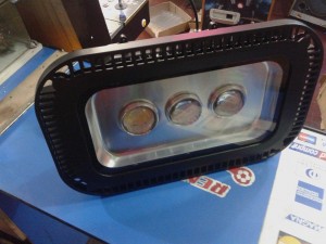 RENTAGAME CHILE prestadores de Servicio tecnico en Chile en La Cisterna |  Foco led estadio 150 watt/precio: $ 150000, Ahorre hasta un 90% de energia electrica, con la iluminacion led