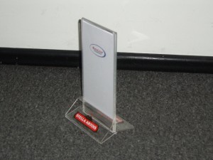 Jorge Castillo A. prestadores de Servicio tecnico en Chile en Santiago |  PORTA FOLLETOS ACRILICOS PORTA FOLLETOS, Soporte Zapatillas para Panel Ranurado