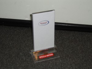 Jorge Castillo A. prestadores de Servicio tecnico en Chile en Santiago |  PORTA FOLLETOS ACRILICOS DISPLAYS ACRILICOS, Soporte Zapatillas para Panel Ranurado